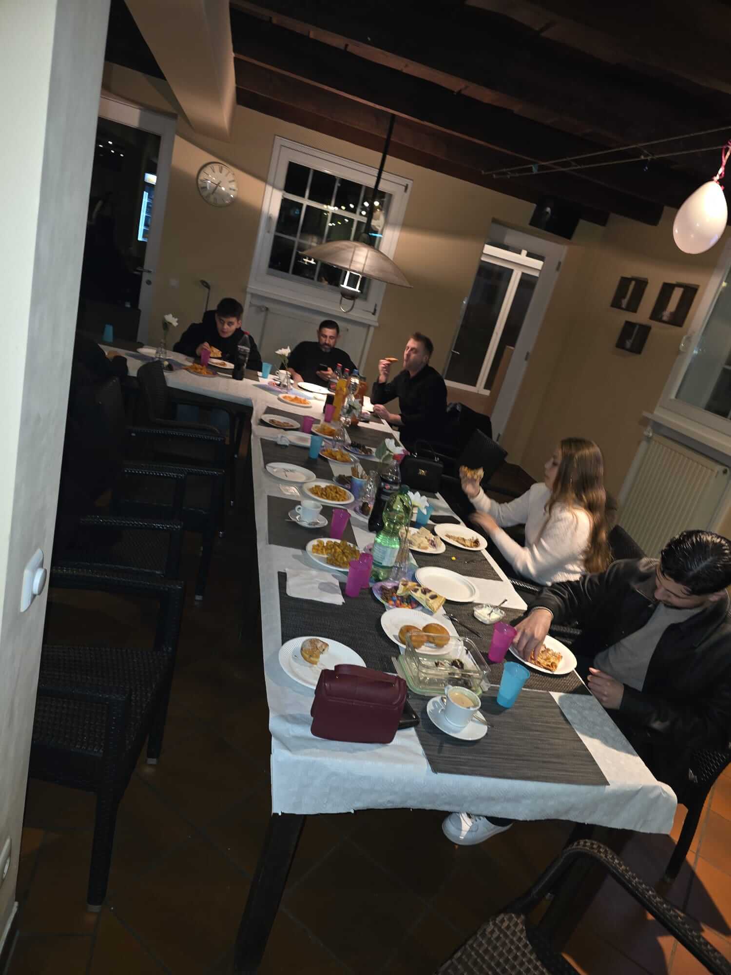 Zufriedene Kunden – Happy Pizza Wagen